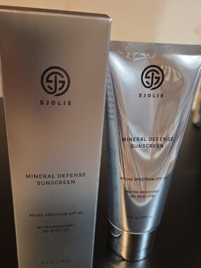 SJOLIE Mineral Defense                SPF 30 Sunscreen